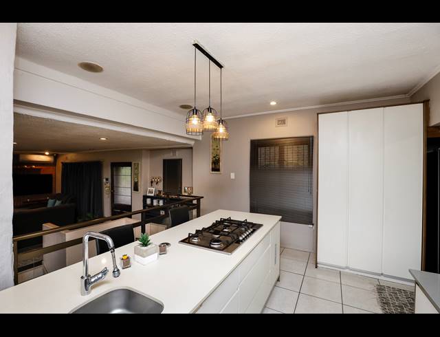 3 BEDROOM APARTMENT FOR SALE IN UMHLANGA RIDGE